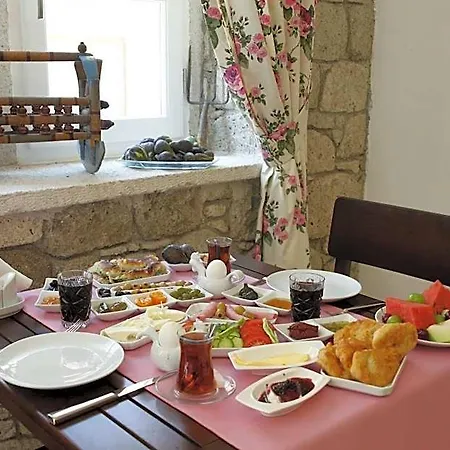 מלון Ciftekuyu אלאקאטי